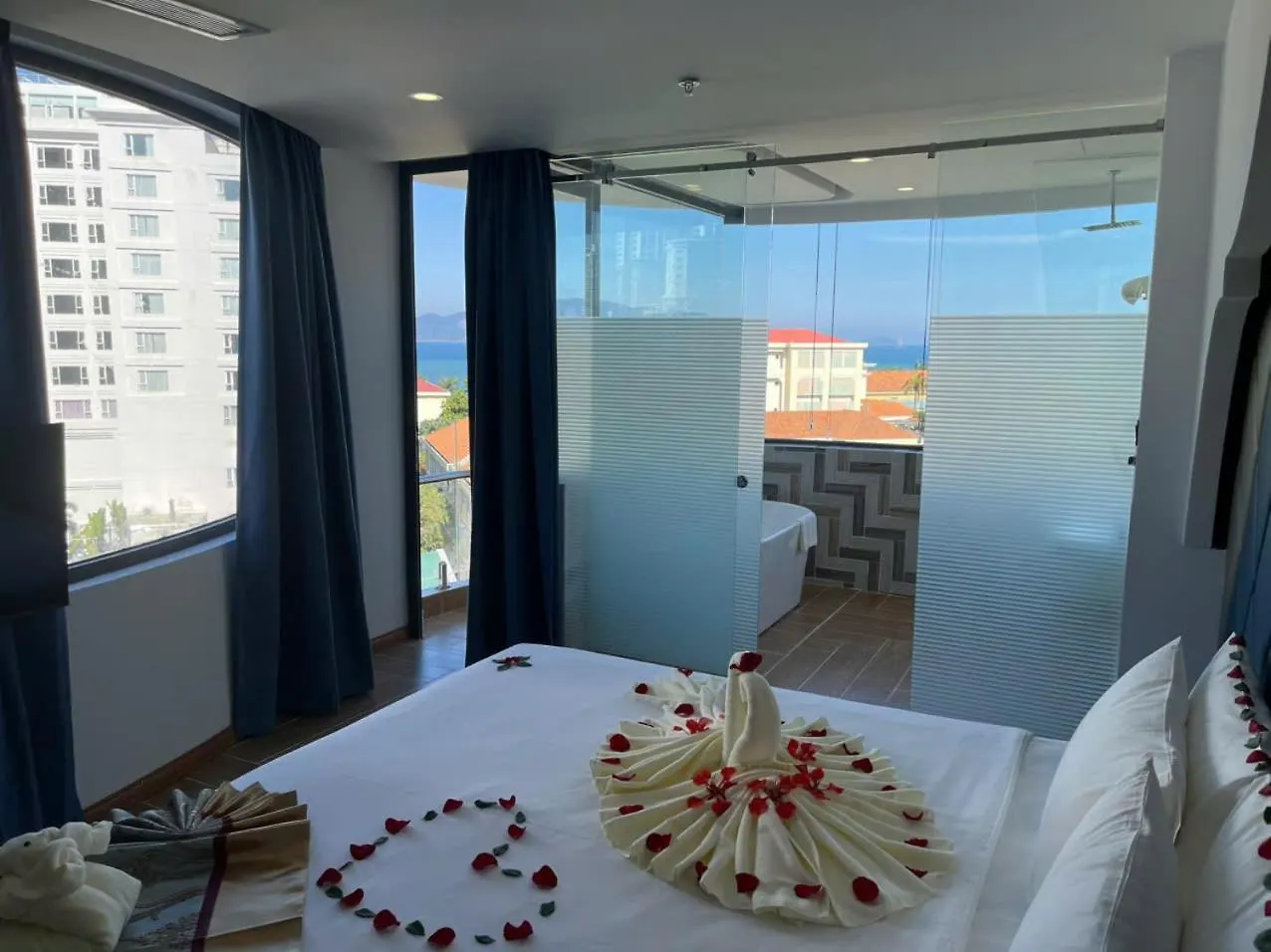W Premium Nha Trang Hotel 4*,