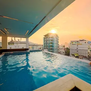 4* Hotel Daisy Flower